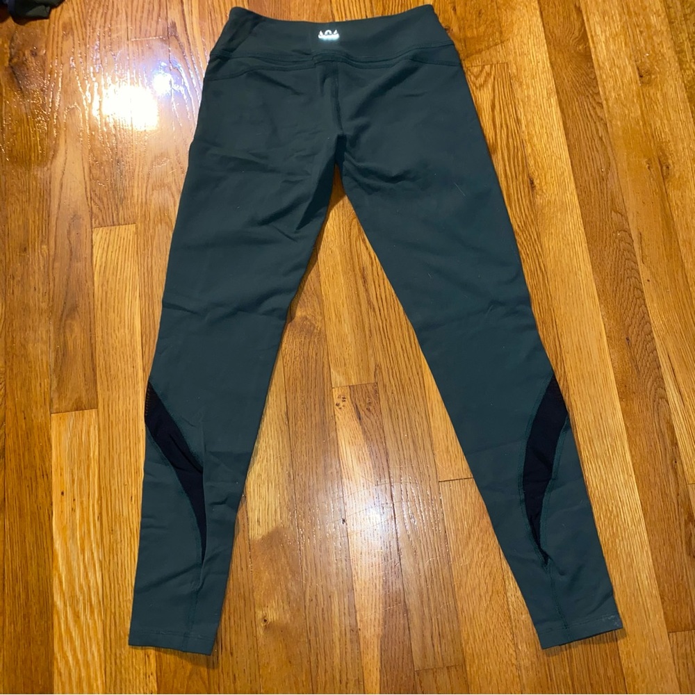 Mesh beyond yoga leggings - Picture 3 of 4
